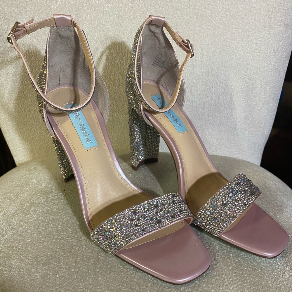 Betsy Johnson SB Rina Crystal Petal Pink Heels 9M